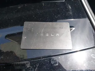 2020 Tesla Model Y Long Range z VIN 5YJYGDEE0LF034164, wystawiony jako IAAI lot #42080304 z przebiegiem 55 520 mil mil oraz . Historia ofert i sprzedaży dostępna na DreamBid. Obrazek 11.