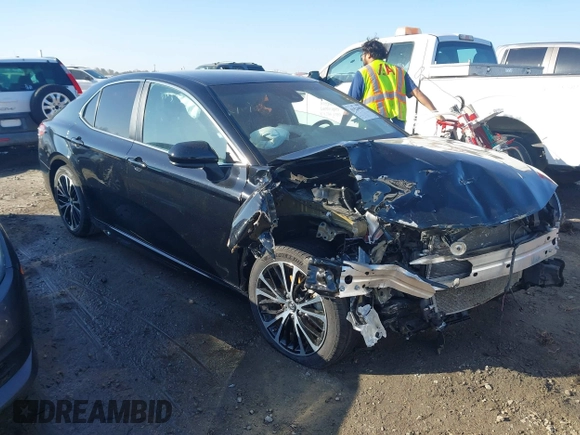 2018 Toyota Camry LE z VIN 4T1B11HK4JU151656, wystawiony jako IAAI lot #41524694 z przebiegiem 52 581 mil mil oraz . Historia ofert i sprzedaży dostępna na DreamBid. Obrazek 1.