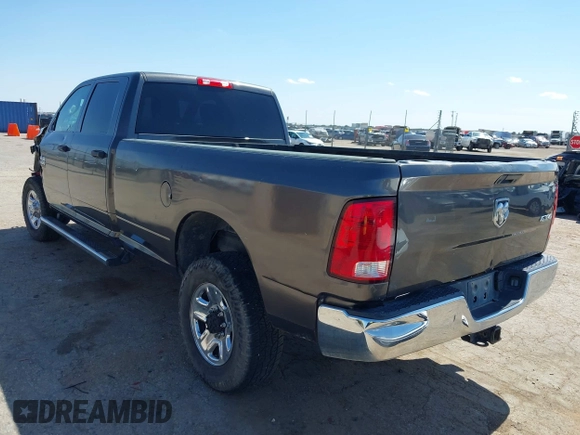 2018 Ram 2500 Tradesman z VIN 3C6UR5HL8JG283609, wystawiony jako IAAI lot #42491762 z przebiegiem 139 492 mil mil oraz . Historia ofert i sprzedaży dostępna na DreamBid. Obrazek 3.