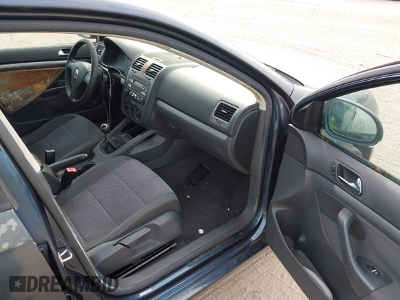 2005 Volkswagen Jetta 2.5 with VIN 3VWPG71K15M633921, listed as a IAAI auction lot 41186775 with 137,915 mi miles and . Bid and sale history available at DreamBid. Image 5.