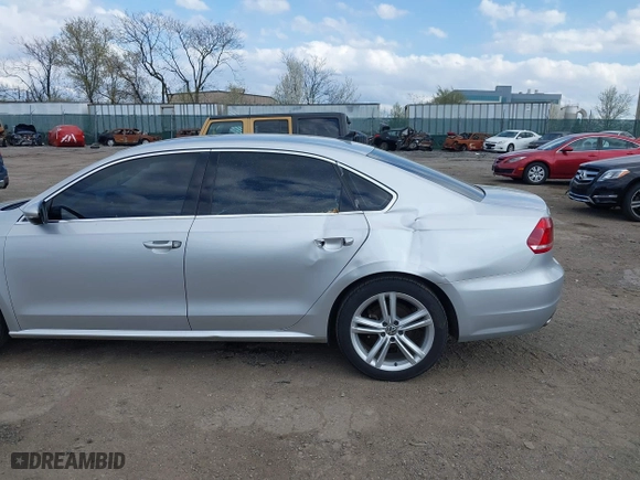 2012 Volkswagen Passat SE w/Sunroof with VIN 1VWBM7A32CC100678, listed as a IAAI auction lot 41925484 with 154,373 mi miles. Bid and sale history available at carsss.com. Image 6.