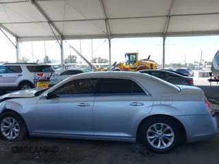 2012 Chrysler 300 Limited z VIN 2C3CCACG4CH223309, wystawiony jako IAAI lot #42217932 z przebiegiem 119 961 mil mil oraz . Historia ofert i sprzedaży dostępna na DreamBid. Obrazek 15.