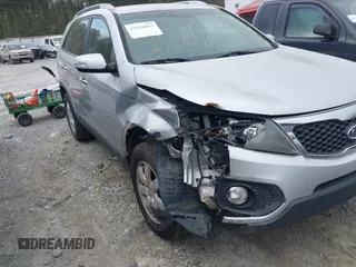 2011 Kia Sorento EX with VIN 5XYKU3A13BG032427, listed as a IAAI auction lot 41930043 with 301,883 mi miles. Bid and sale history available at carsss.com. Image 6.