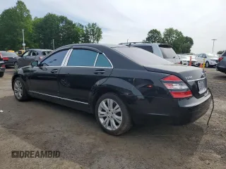 2009 Mercedes-Benz S 550 z VIN WDDNG86X29A243651, wystawiony jako Copart lot #57601455 z przebiegiem 141 637 mil mil oraz Nie do naprawy • Non repairable. Historia ofert i sprzedaży dostępna na DreamBid. Obrazek 2.