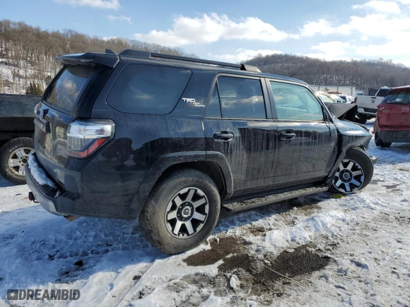 2022 Toyota 4Runner TRD Off Road with VIN JTEPU5JR8N6023099, listed as a Copart auction lot 89218745 with 20,987 mi miles and Clean Title. Bid and sale history available at carsss.com. Image 3.