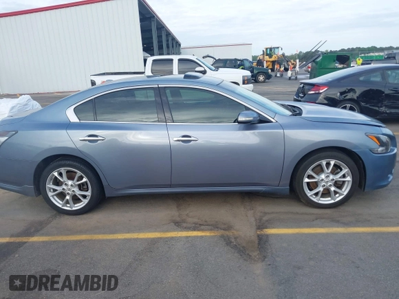 2012 Nissan Maxima SV z VIN 1N4AA5AP7CC805917, wystawiony jako IAAI lot #42070617 z przebiegiem 206 632 mil mil oraz . Historia ofert i sprzedaży dostępna na DreamBid. Obrazek 13.