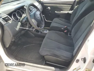 2011 Nissan Versa S z VIN 3N1BC1CP0BL427895, wystawiony jako Copart lot #57704095 z przebiegiem 214 059 mil mil oraz Szkoda całkowita • Salvage title. Historia ofert i sprzedaży dostępna na DreamBid. Obrazek 7.