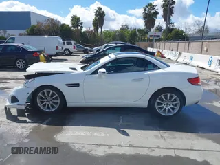 2019 Mercedes-Benz SLC 300 z VIN WDDPK3JA1KF163070, wystawiony jako IAAI lot #41785084 z przebiegiem 58 585 mil mil oraz . Historia ofert i sprzedaży dostępna na DreamBid. Obrazek 14.