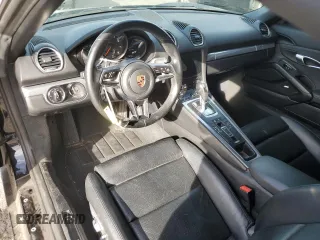 2017 Porsche 718 Boxster z VIN WP0CA2A86HS221743, wystawiony jako Copart lot #72534092 z przebiegiem 52 236 mil mil oraz . Historia ofert i sprzedaży dostępna na DreamBid. Obrazek 8.