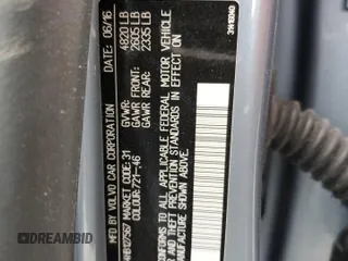 2017 Volvo S60 Inscription z VIN LYV402TK4HB127567, wystawiony jako Copart lot #66991914 z przebiegiem Nie podano mil oraz Szkoda całkowita • Salvage title. Historia ofert i sprzedaży dostępna na DreamBid. Obrazek 14.