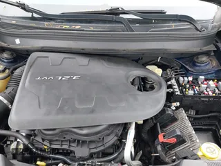 2014 Jeep Cherokee Altitude z VIN 1C4PJMCS4EW178143, wystawiony jako IAAI lot #42337462 z przebiegiem 240 796 mil mil oraz . Historia ofert i sprzedaży dostępna na DreamBid. Obrazek 10.