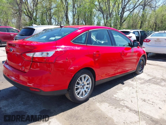 2012 Ford Focus SE z VIN 1FAHP3F23CL333598, wystawiony jako IAAI lot #41970172 z przebiegiem 209 969 mil mil oraz . Historia ofert i sprzedaży dostępna na DreamBid. Obrazek 4.