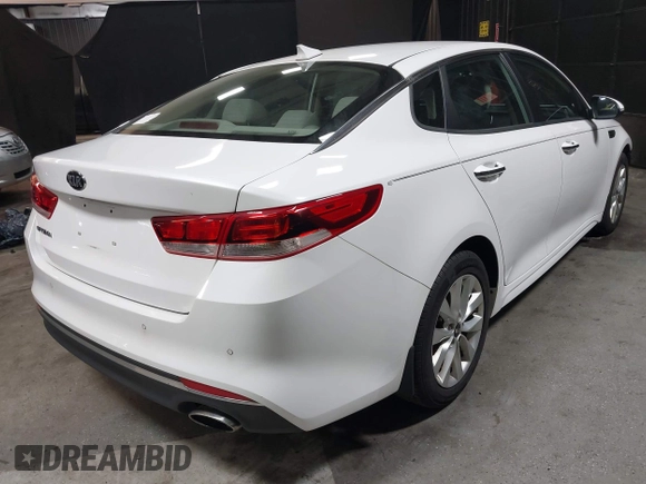 2018 Kia Optima LX z VIN 5XXGT4L34JG252028, wystawiony jako IAAI lot #41979909 z przebiegiem 90 113 mil mil oraz . Historia ofert i sprzedaży dostępna na DreamBid. Obrazek 4.