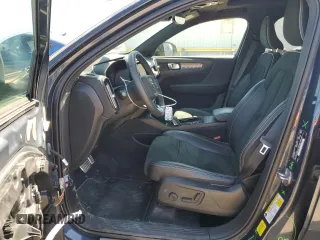 2022 Volvo XC40 R-Design with VIN YV4162UM5N2695970, listed as a Copart auction lot 50419705 with 25,664 mi miles and Salvage title. Bid and sale history available at DreamBid. Image 7.