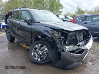 2024 Toyota Highlander LE z VIN 5TDKDRBH3RS569231, wystawiony jako IAAI lot #41997978 z przebiegiem 14 171 mil mil oraz . Historia ofert i sprzedaży dostępna na DreamBid. Obrazek 1.