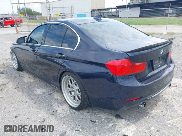 2012 BMW 3 Series 335i z VIN WBA3A9G59CNN67442, wystawiony jako IAAI lot #42439467 z przebiegiem 106 371 mil mil oraz . Historia ofert i sprzedaży dostępna na DreamBid. Obrazek 3.