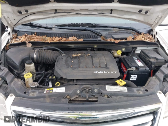 2013 Chrysler Town & Country Touring with VIN 2C4RC1BG7DR629829, listed as a IAAI auction lot 42152230 with 188,473 mi miles. Bid and sale history available at carsss.com. Image 10.