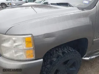 2009 Chevrolet Silverado 1500 LT with VIN 1GCEC29J59Z167323, listed as a IAAI auction lot 41613043 with 208,906 mi miles. Bid and sale history available at carsss.com. Image 6.