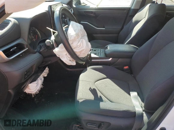 2022 Toyota Highlander LE z VIN 5TDBZRBHXNS251845, wystawiony jako Copart lot #45867085 z przebiegiem 50 472 mil mil oraz Szkoda całkowita • Salvage title. Historia ofert i sprzedaży dostępna na DreamBid. Obrazek 7.