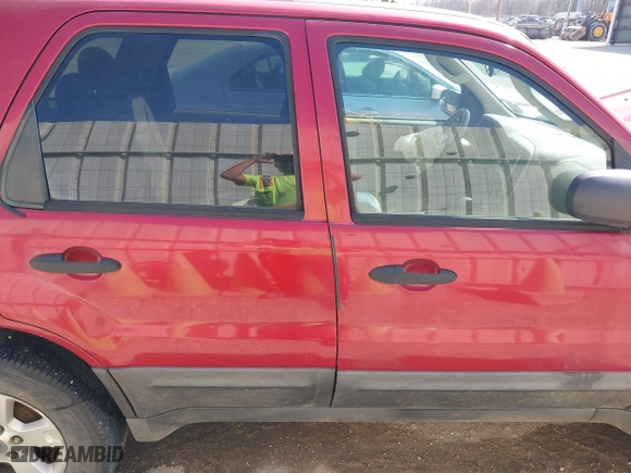 2005 Ford Escape XLT with VIN 1FMYU931X5KD39419, listed as a IAAI auction lot 41778160 with 37,234 mi miles. Bid and sale history available at carsss.com. Image 14.