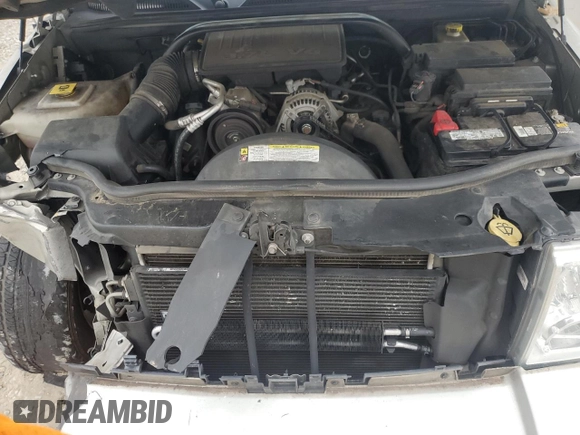 2008 Jeep Commander Sport with VIN 1J8HH48K98C153360, listed as a Copart auction lot 43622395 with 208,773 mi miles and Salvage title. Bid and sale history available at DreamBid. Image 13.