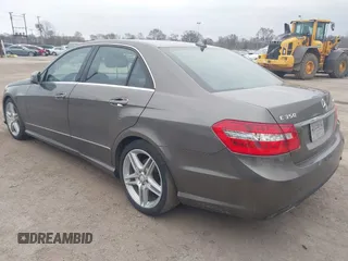 2011 Mercedes-Benz E-Class E 350 Luxury with VIN WDDHF8HB3BA348741, listed as a IAAI auction lot 41424618 with 117,306 mi miles. Bid and sale history available at carsss.com. Image 3.