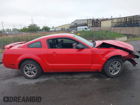 2005 Ford Mustang Deluxe with VIN 1ZVFT80N555110559, listed as a IAAI auction lot 42320778 with 117,594 mi miles and . Bid and sale history available at DreamBid. Image 13.