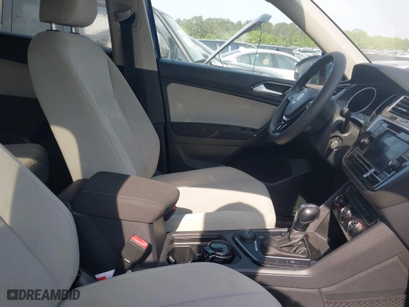 2018 Volkswagen Tiguan S with VIN 3VV0B7AXXJM018455, listed as a IAAI auction lot 41979115 with 92,104 mi miles. Bid and sale history available at carsss.com. Image 5.