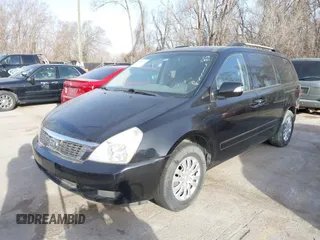 2011 Kia Sedona LX with VIN KNDMG4C70B6411556, listed as a IAAI auction lot 41768777 with 124,180 mi miles. Bid and sale history available at carsss.com. Image 2.