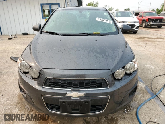 2016 Chevrolet Sonic LS z VIN 1G1JA5SH1G4103182, wystawiony jako Copart lot #59205495 z przebiegiem 107 537 mil mil oraz Szkoda całkowita • Salvage title. Historia ofert i sprzedaży dostępna na DreamBid. Obrazek 5.