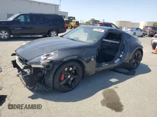 2015 Nissan 370Z z VIN JN1AZ4EH0FM441177, wystawiony jako Copart lot #55306605 z przebiegiem 63 238 mil mil oraz Szkoda całkowita • Salvage title. Historia ofert i sprzedaży dostępna na DreamBid. Obrazek 1.