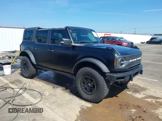 2024 Ford Bronco Badlands z VIN 1FMEE9BP8RLA95212, wystawiony jako IAAI lot #42030643 z przebiegiem 4689 mil mil oraz . Historia ofert i sprzedaży dostępna na DreamBid. Obrazek 1.