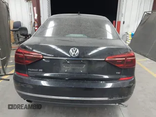 2018 Volkswagen Passat SE z VIN 1VWBA7A34JC016240, wystawiony jako IAAI lot #42339094 z przebiegiem 88 969 mil mil oraz . Historia ofert i sprzedaży dostępna na DreamBid. Obrazek 16.