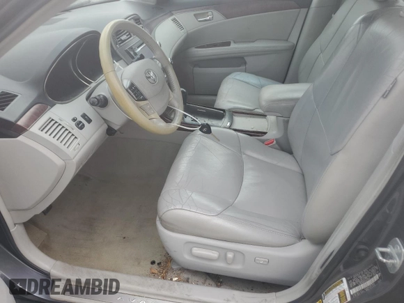 2012 Toyota Avalon z VIN 4T1BK3DB5CU445634, wystawiony jako Copart lot #56147435 z przebiegiem 173 568 mil mil oraz Szkoda całkowita • Salvage title. Historia ofert i sprzedaży dostępna na DreamBid. Obrazek 7.