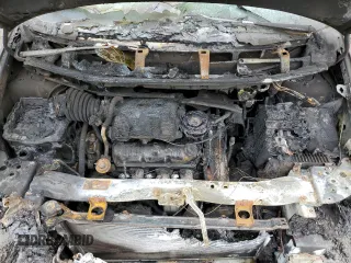 2001 Chrysler Voyager LX z VIN 1C4GJ45341B258517, wystawiony jako Copart lot #47789295 z przebiegiem Nie podano mil oraz Szkoda całkowita • Salvage title. Historia ofert i sprzedaży dostępna na DreamBid. Obrazek 12.