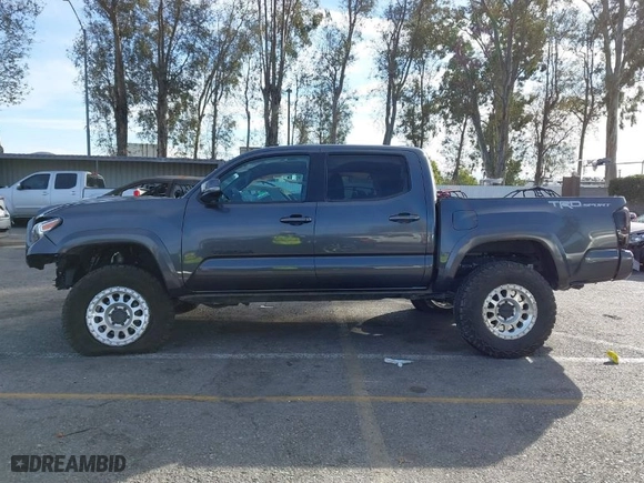 2021 Toyota Tacoma 2WD SR5 with VIN 3TMAZ5CN8MM152559, listed as a IAAI auction lot 41424914 with 52,833 mi miles. Bid and sale history available at carsss.com. Image 15.