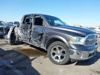 2017 Ram 1500 Laramie z VIN 1C6RR7VT5HS559303, wystawiony jako IAAI lot #42272018 z przebiegiem 137 417 mil mil oraz . Historia ofert i sprzedaży dostępna na DreamBid. Obrazek 1.