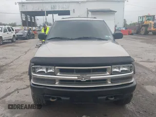 2000 Chevrolet Blazer LS с VIN 1GNCT18W7YK161195, выставлен на аукционе IAAI как лот 42329599 с пробегом 122 834 миль миль и . История ставок и продаж доступна на DreamBid. Изображение 6.