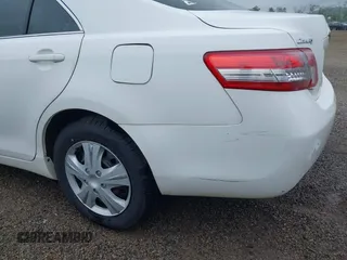 2011 Toyota Camry LE z VIN 4T4BF3EK4BR114261, wystawiony jako IAAI lot #42352191 z przebiegiem 193 198 mil mil oraz . Historia ofert i sprzedaży dostępna na DreamBid. Obrazek 18.
