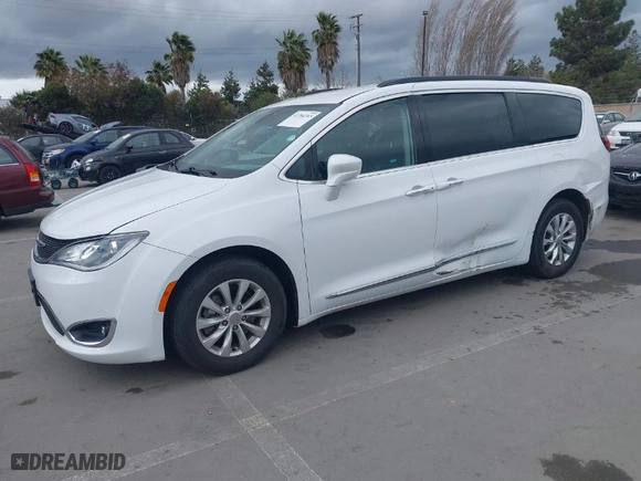 2017 Chrysler Pacifica Touring-L with VIN 2C4RC1BG9HR627389, listed as a IAAI auction lot 41784365 with NaN miles. Bid and sale history available at carsss.com. Image 2.