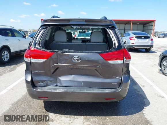 2012 Toyota Sienna XLE AAS with VIN 5TDYK3DC8CS263406, listed as a IAAI auction lot 41971770 with 186,394 mi miles. Bid and sale history available at carsss.com. Image 16.