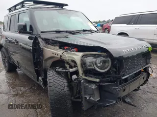 2020 Land Rover Defender X z VIN SALEXEEU9L2030559, wystawiony jako IAAI lot #42323334 z przebiegiem 41 325 mil mil oraz . Historia ofert i sprzedaży dostępna na DreamBid. Obrazek 6.