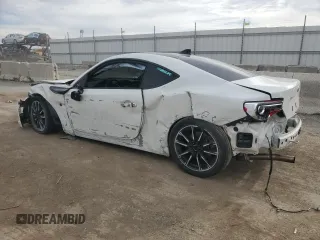 2020 Toyota 86 with VIN JF1ZNAA14L8752088, listed as a Copart auction lot 77480334 with 35,097 mi miles and Salvage Title. Bid and sale history available at carsss.com. Image 2.