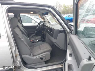 2006 Jeep Commander with VIN 1J8HG48N26C288836, listed as a IAAI auction lot 42019639 with 178,807 mi miles. Bid and sale history available at carsss.com. Image 5.