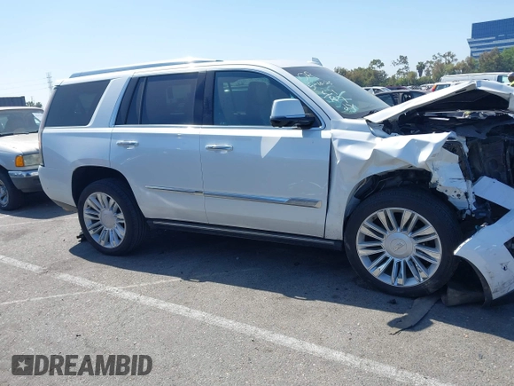 2017 Cadillac Escalade Platinum z VIN 1GYS4DKJ4HR223704, wystawiony jako IAAI lot #42303763 z przebiegiem 82 971 mil mil oraz . Historia ofert i sprzedaży dostępna na DreamBid. Obrazek 13.