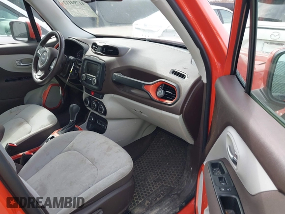 2017 Jeep Renegade Altitude z VIN ZACCJBBB5HPG34172, wystawiony jako IAAI lot #41790112 z przebiegiem 92 148 mil mil oraz . Historia ofert i sprzedaży dostępna na DreamBid. Obrazek 5.