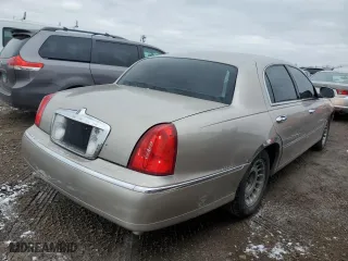 2001 Lincoln Town Car Executive with VIN 1LNHM81W31Y733358, listed as a Copart auction lot 85582644 with 88,418 mi miles and Salvage Title. Bid and sale history available at carsss.com. Image 3.