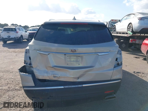 2017 Cadillac XT5 FWD with VIN 1GYKNARS0HZ174625, listed as a IAAI auction lot 41520634 with 116,169 mi miles. Bid and sale history available at carsss.com. Image 17.