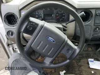 2008 Ford F-250 XL z VIN 1FTNF20508EB07382, wystawiony jako IAAI lot #42521031 z przebiegiem 123 755 mil mil oraz . Historia ofert i sprzedaży dostępna na DreamBid. Obrazek 33.