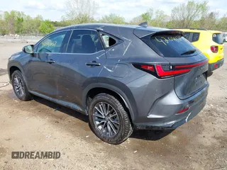 2023 Lexus NX 350 Premium z VIN 2T2GGCEZ3PC023075, wystawiony jako IAAI lot #42091257 z przebiegiem 28 674 mil mil oraz . Historia ofert i sprzedaży dostępna na DreamBid. Obrazek 3.